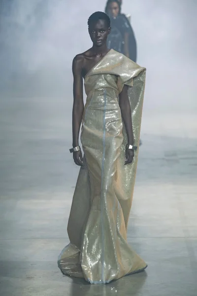 Look 18